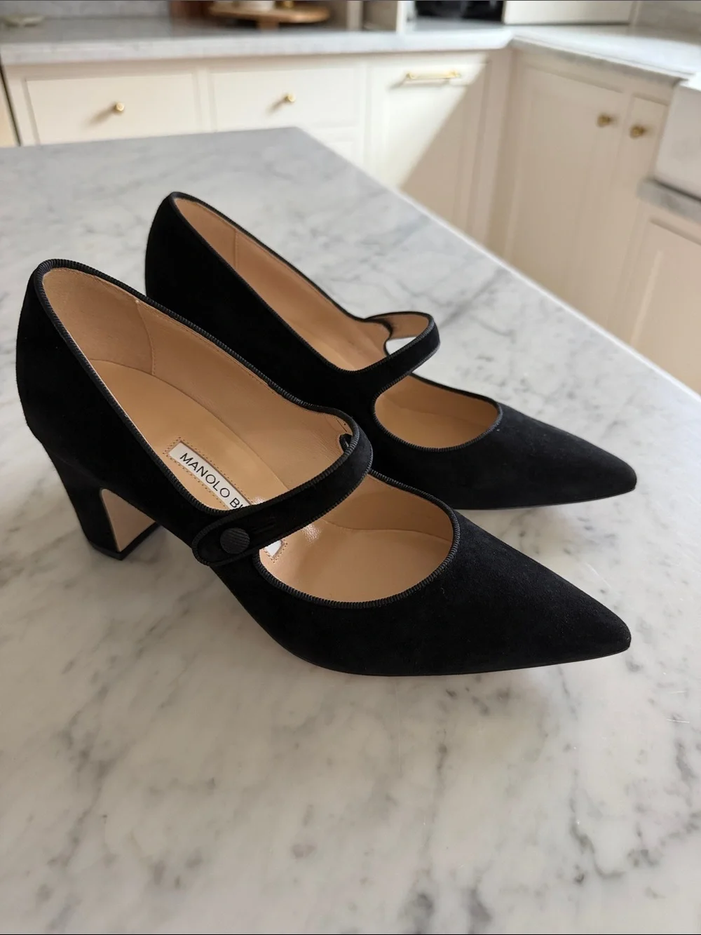NWT Manolo Blahnik Black Suede Campariba Mary Jane Pointed Pumps size 37